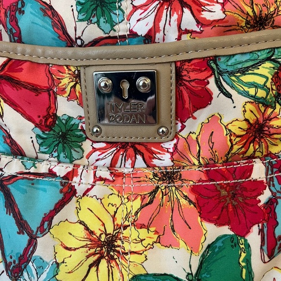 Women’s crossbody Tyler Rodan butterfly floral purse - Picture 2 of 16